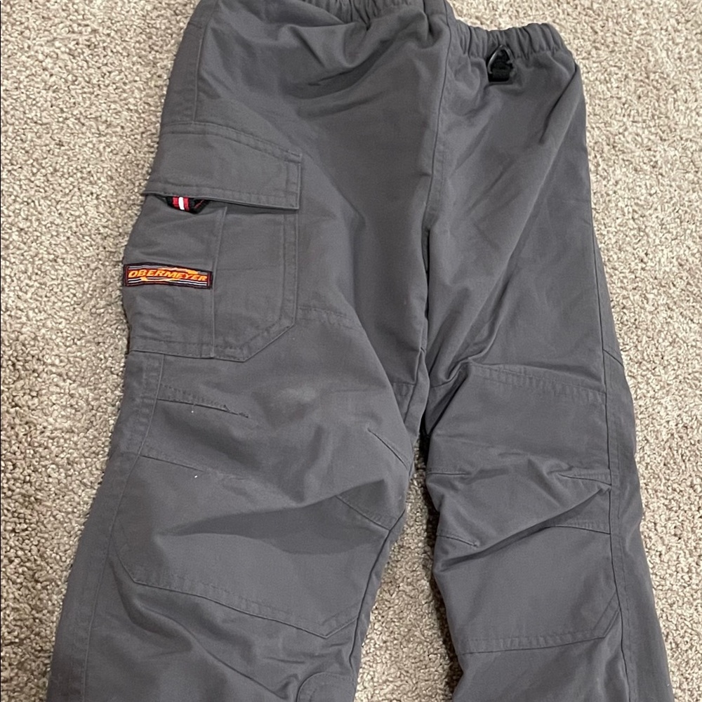 Ski pants. Can be lengthened.